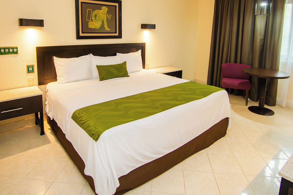 ห้องสแตนดาร์ด, เตียงคิงไซส์ 1 เตียง | เครื่องนอนระดับพรีเมียม, ผ้านวมขนเป็ด, ตู้นิรภัยในห้องพัก, โต๊ะทำงาน
