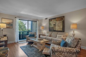 Villa, Multiple Beds, Kitchen (1044 Caravel Court) | Living area