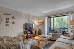 別墅, 多張床, 廚房 (1044 Caravel Court) | 起居區 | 40-吋電視，提供有線頻道