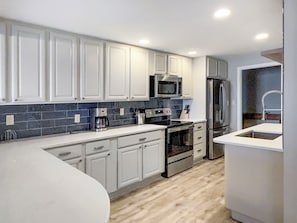 Villa, Multiple Beds, Kitchen, Garden View (1087 Lighthouse I) | Private kitchen | Fridge, microwave, oven, stovetop