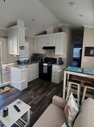 Waterfront 2 bedroom 1 bath with boat slip