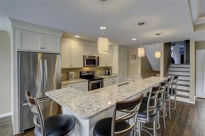 Villa, letti multipli, patio | Cucina privata | Frigorifero, microonde, forno, piano cottura