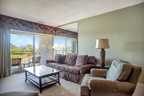 Villa, 1 cama King size y sofá cama, cocina (1739 Bluff Villas) | Área de sala de estar | Televisión de 40 pulgadas con canales por cable 