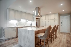 Villa, Multiple Beds, Kitchen (1864 Beachside Tennis) | Private kitchen | Fridge, microwave, oven, stovetop - 1864 Beachside Tennis at The Sea Pines Resort (Hilton Head Island)