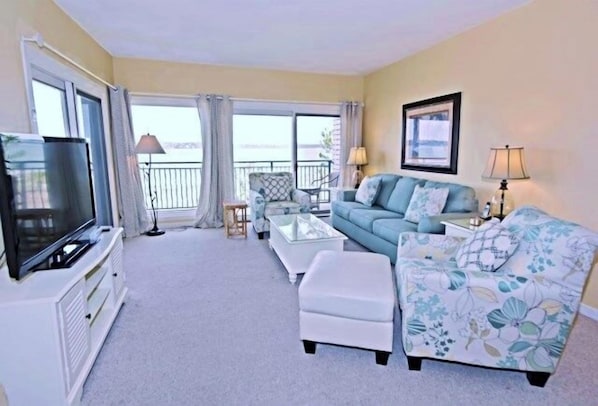 Living area - 1892 Beachside Tennis at The Sea Pines Resort (Hilton Head Island)