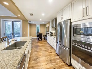 别墅, 多张床, 厨房, 花园景观 (1908 South Beach Club) | 私人厨房 | 冰箱、微波炉、烤箱、炉灶