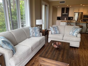 别墅, 多张床, 厨房, 花园景观 (1908 South Beach Club) | 起居区 | 40-英寸电视（配备有线频道）