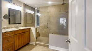 Villa, Multiple Beds, Kitchen, Garden View (1914 South Beach Club) | Bathroom | Towels - 1914 South Beach Club at The Sea Pines Resort (Hilton Head Island)