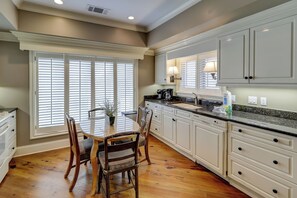 House, Multiple Beds, Balcony (2001 Turtle Lane) | Private kitchen | Fridge, microwave, oven, stovetop