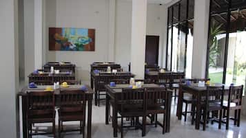 Ókeypis morgunverðarhlaðborð daglega