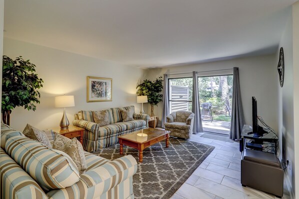 Villa, Multiple Beds, Kitchen, Garden View (2208 Heritage Villas) | Living area | 40-inch TV with cable channels - 2208 Heritage at The Sea Pines Resort (Hilton Head Island)