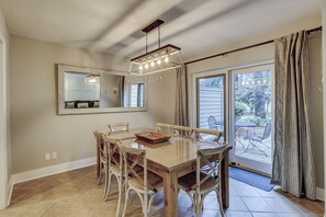 Villa, varias camas, cocina, vista al jardín (2224 Heritage Villas) | Restaurantes