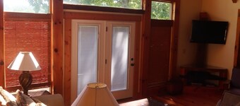 Creekfront Family-friendly Cabin in Blue Ridge Mountains