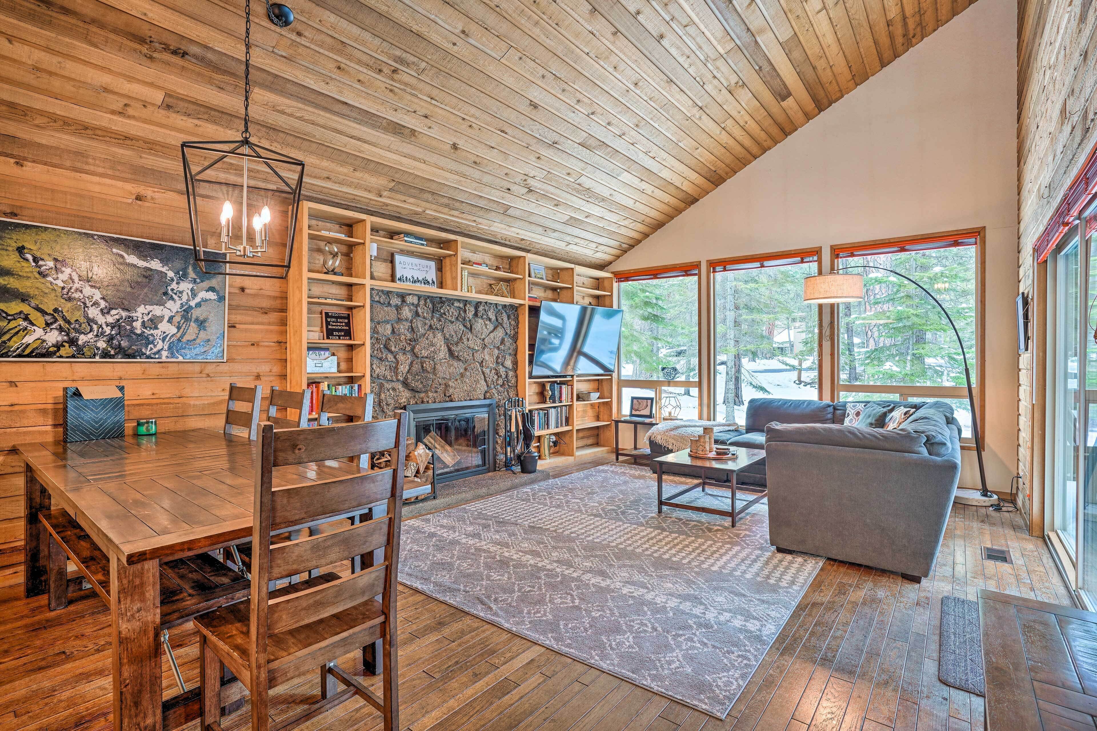 Memorable Woodland Getaway w/ Hot Tub & Grill!