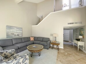 Villa, varias camas, cocina, vista al jardín (2245 Heritage Villas) | Área de sala de estar | Televisión de 40 pulgadas con canales digitales 