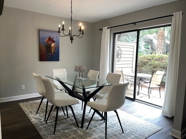 Villa - flera sängar - kök - utsikt mot trädgården (2248 Heritage Villas) | Restauranger