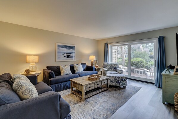 Villa, letti multipli, cucina, vista giardino (2265 Heritage Villas) | Area soggiorno | TV 40 pollici con canali via cavo