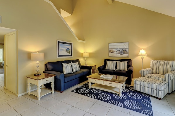 Villa - flere senge - køkken - udsigt til golfbane (2274 Heritage Villas) | Opholdsområde | 40-tommers tv med digitale kanaler