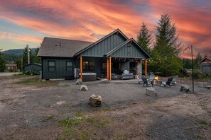Exterior - The Retreat-Brand New 5 Bedroom Custom Home-Mt. Rainier - Hot Tub (Packwood)