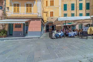 Outdoor dining - CASA MARGHERITA - A stone's throw from the sea (Camogli)