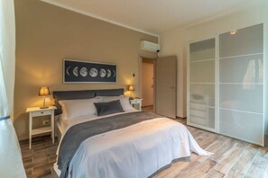 4 chambres, bureau, fer et planche à repasser, draps fournis