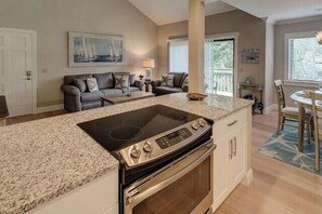 Villa, 1 King Bed with Sofa bed, Kitchen (2336 Racquet Club) | Interior