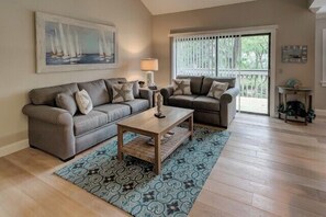 Villa, 1 King Bed with Sofa bed, Kitchen (2336 Racquet Club) | Living area | 40-inch TV with digital channels