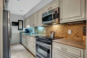 Villa, Multiple Beds, Kitchen (2316 Racquet Club) | Private kitchen | Fridge, microwave, oven, stovetop - 2316 Racquet Club at The Sea Pines Resort (Hilton Head Island)