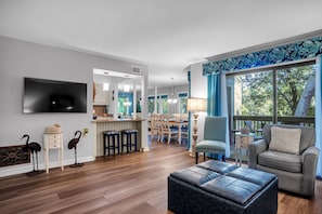 Villa, varias camas, cocina (2316 Racquet Club) | Área de sala de estar | Televisión de 40 pulgadas con canales por cable