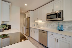 Villa, 1 King Bed with Sofa bed, Kitchen (2338 Racquet Club) | Private kitchen | Fridge, microwave, oven, stovetop