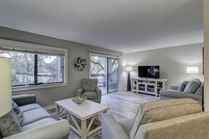 Villa, Multiple Beds, Kitchen, Golf View | Living room | 40-inch TV with digital channels - 2342 Racquet Club at The Sea Pines Resort (Hilton Head Island)