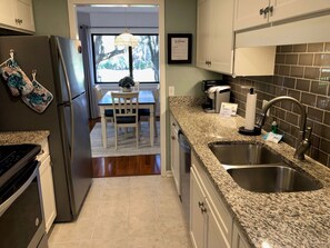 Villa, 1 King Bed with Sofa bed, Kitchen, Golf View (2352 Racquet Club) | Private kitchen | Fridge, microwave, oven, stovetop