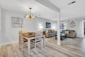 Villa, Meerdere bedden, keuken, uitzicht op golfbaan (2350 Racquet Club) | Dineren