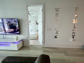 Unclassified image, 4 of 46, button