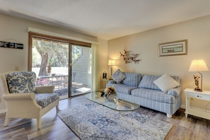 Villa, Multiple Beds, Kitchen, Golf View (2362 Racquet Club) | Living area | 40-inch TV with digital channels