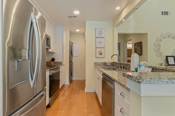 Villa, 1 letto king con divano letto, cucina, vista giardino (2370 Racquet Club) | Cucina privata | Frigorifero, microonde, forno, piano cottura