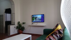 Smart TV, books, stereo
