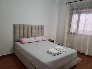 1 bedroom, desk, iron/ironing board, free WiFi