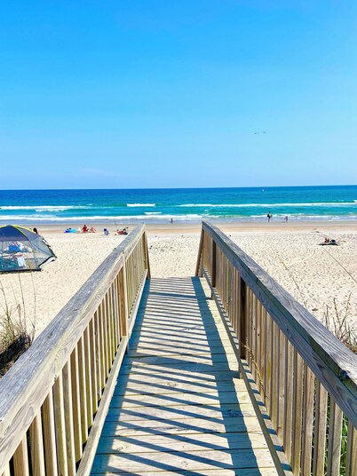 OCEANFRONT, Gorgeous Views + Linens Included!
