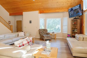 Smart TV, fireplace, table tennis, books