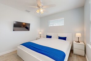 4 bedrooms, free WiFi, bed sheets - Private Heated Pool, Parking for 5 (Port Aransas)