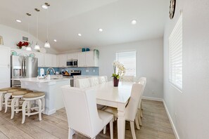 Dining - Private Heated Pool, Parking for 5 (Port Aransas)