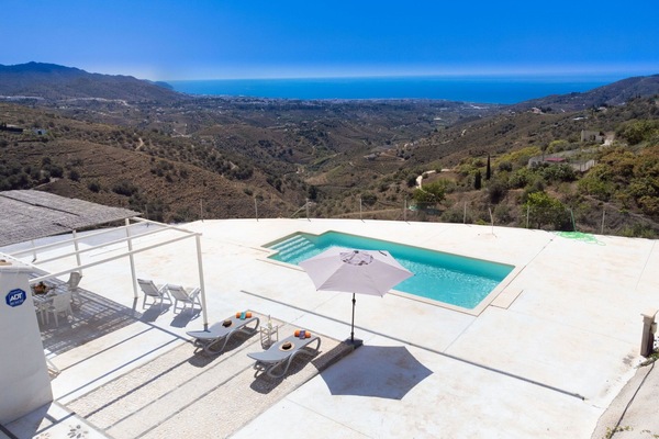 Ciel, Bâtiment, Bleu Azur, Montagne, Ombre, Mobilier De Jardin, Maison, Design Urbain, Pente, Piscine