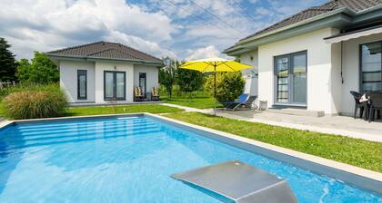 Beautiful private villa for 7 guests with private pool, terrace and pets allowed