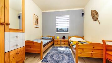 1 bedroom, bed sheets