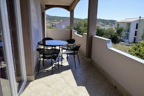 Apartment | Balcony - Lovely 2-bed Apartment in Vinisce, Close to Beach (Marina)