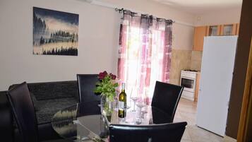 Apartment | Living room | 30-inch TV with cable channels