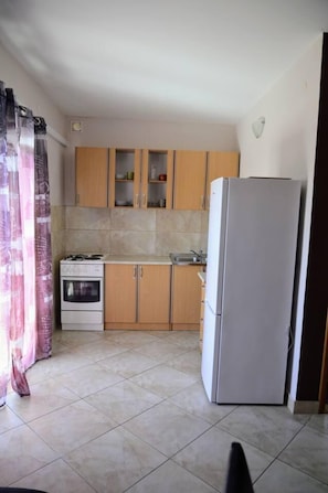 Apartment | Private kitchen | Fridge, oven, electric kettle - Lovely 2-bed Apartment in Vinisce, Close to Beach (Marina)
