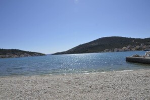 Apartment | Beach - Lovely 2-bed Apartment in Vinisce, Close to Beach (Marina)