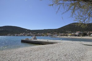 Apartment | Beach - Lovely 2-bed Apartment in Vinisce, Close to Beach (Marina)